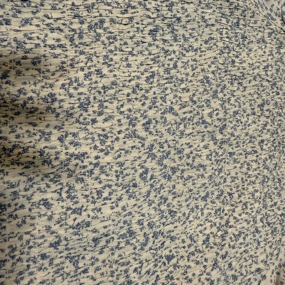 Sienna Sky Blue and White Floral Blouse NWT - Picture 4 of 4